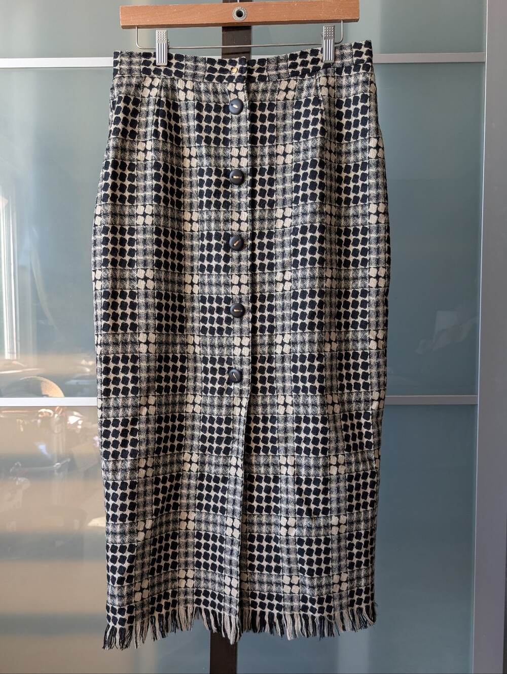 ๐ผ๐Awesome Vintage Button-Front Black and Cream Wool + Lined Fringed Skirt
